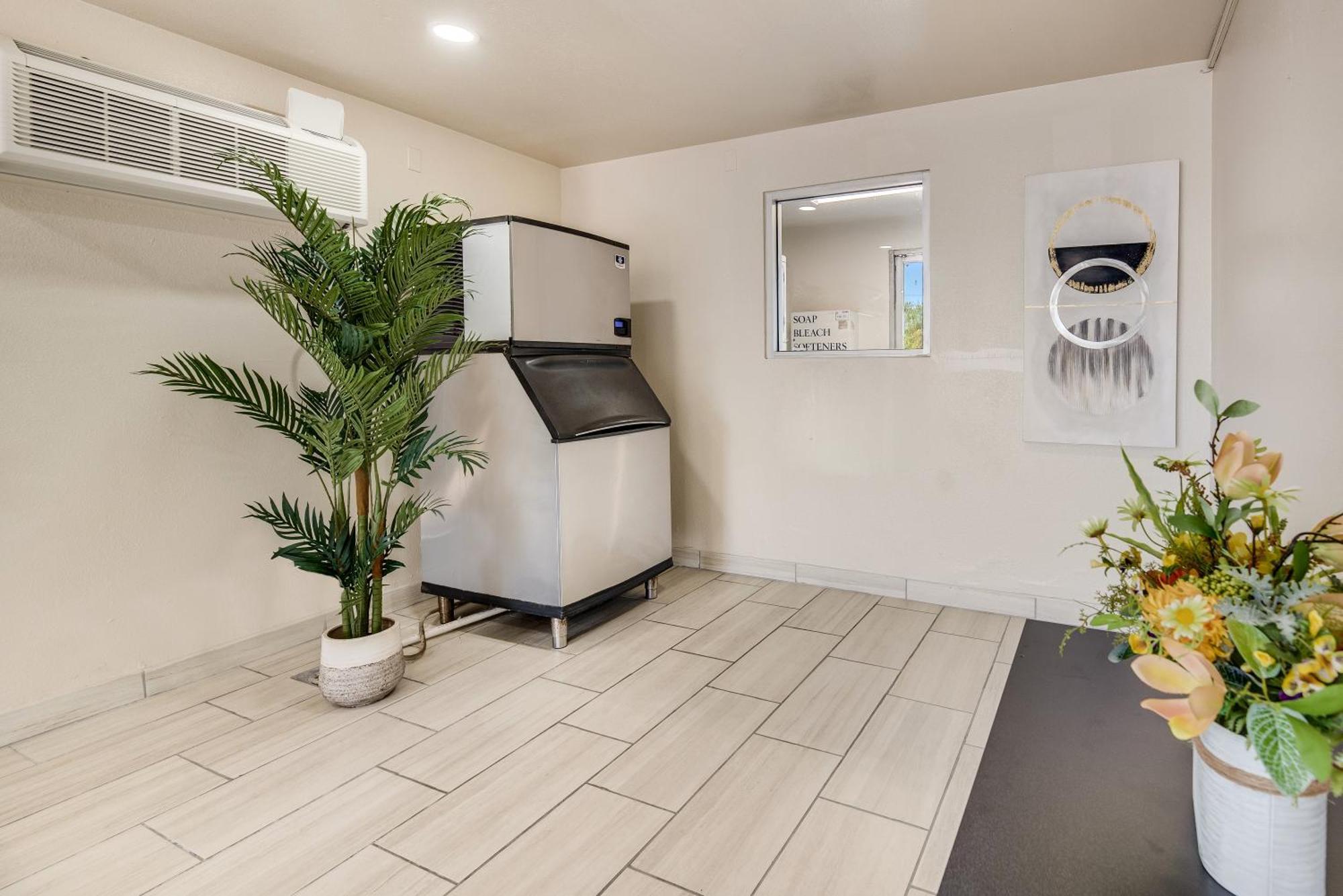 Econo Lodge Stockton Near I-5 Fairgrounds Екстериор снимка
